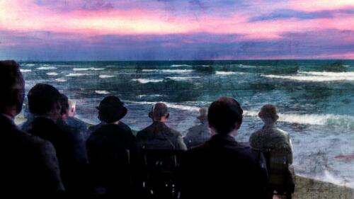 The hypnotic power of the sea              